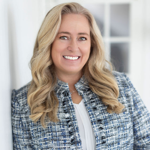 Dr. Kelly Morgan headshot